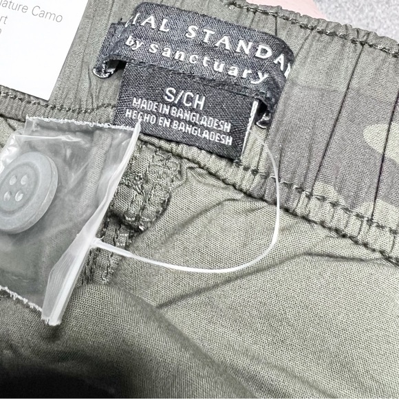 New with Tags Sanctuary Social Standard Women's Hero Relaxed Camo Utility Shorts - Picture 14 of 16
